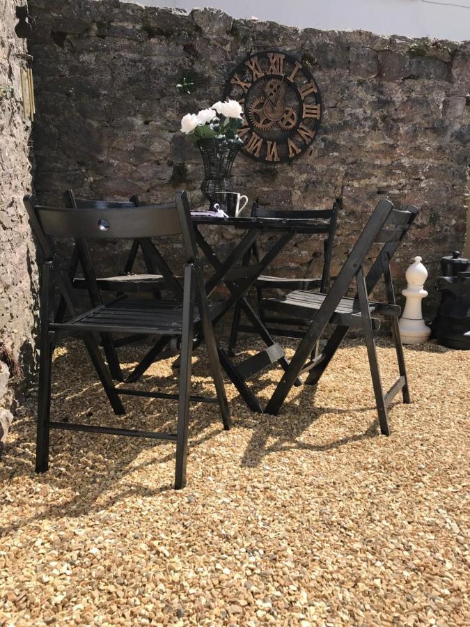 Alice In Wonderland Cottage By The Sea Torquay Exterior foto